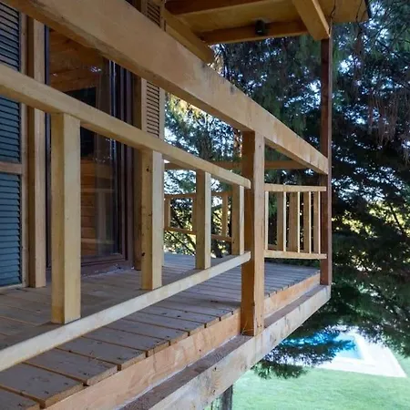 Sani Tree House Semesterbostad *